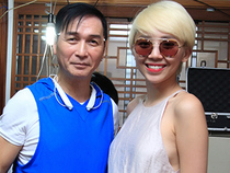 Nguyễn Hưng hát với toàn gái trẻ trong liveshow